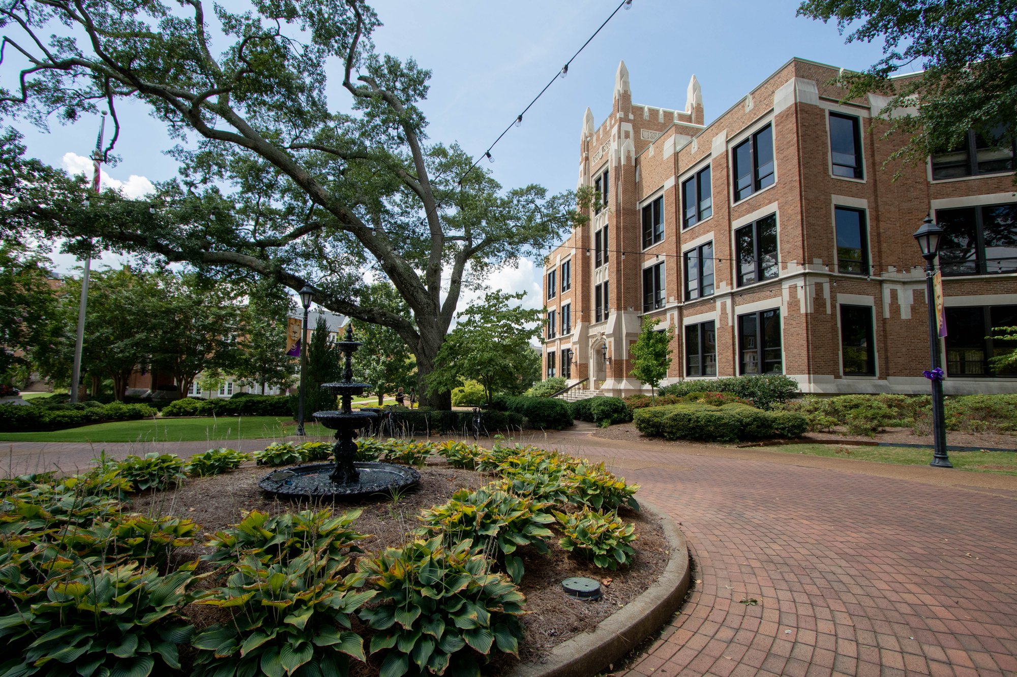 University of North Alabama_HalfnHalf